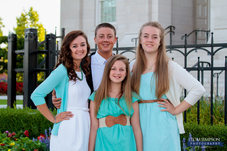 nauvoo wedding and family photographer tom simpson family portraits at nauvoo temple