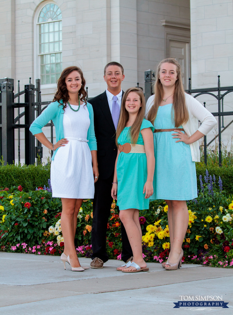 nauvoo wedding and family photographer tom simpson family portraits at nauvoo temple