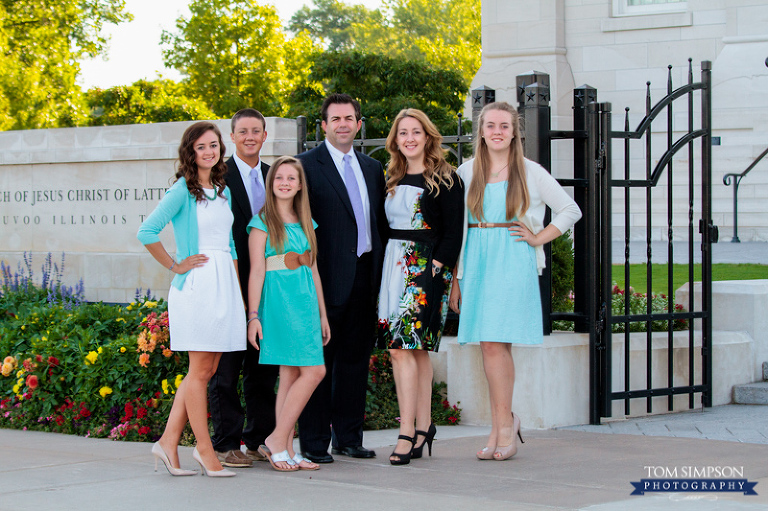 nauvoo wedding and family photography tom simpson family portraits at nauvoo temple