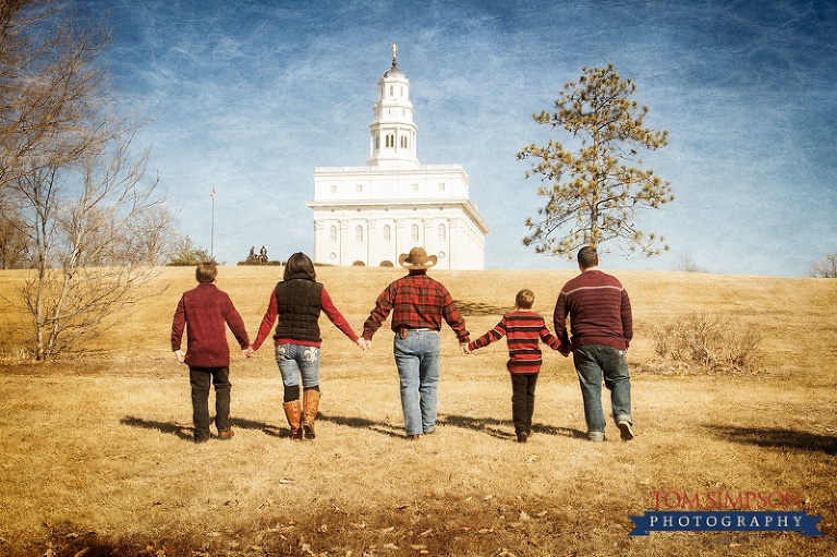 nauvoo temple fall family portrait 